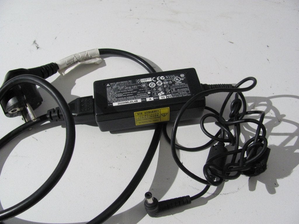 Delta electronics inc. 19v 1.58a, Computers en Software, Laptop-opladers, Ophalen of Verzenden, Gebruikt, Delta Electronics