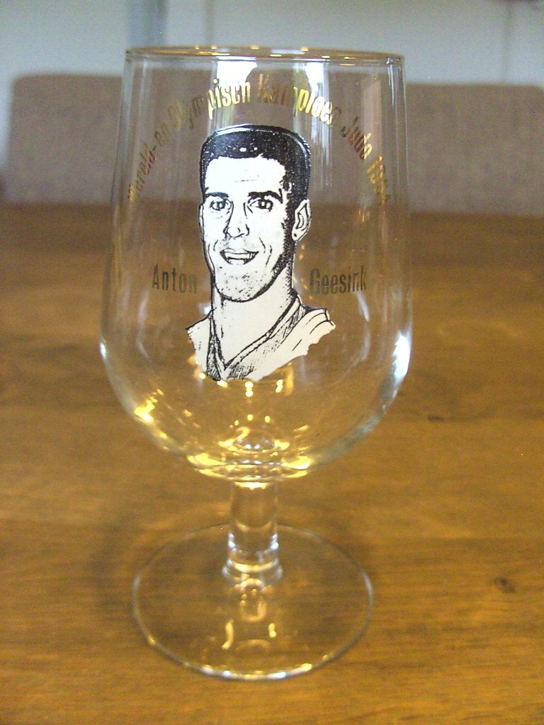 Bierglas Anton Geesink Wereld- en Olympisch Kampioen 1964, Verzamelen, Ophalen of Verzenden, Zo goed als nieuw, Bierglas