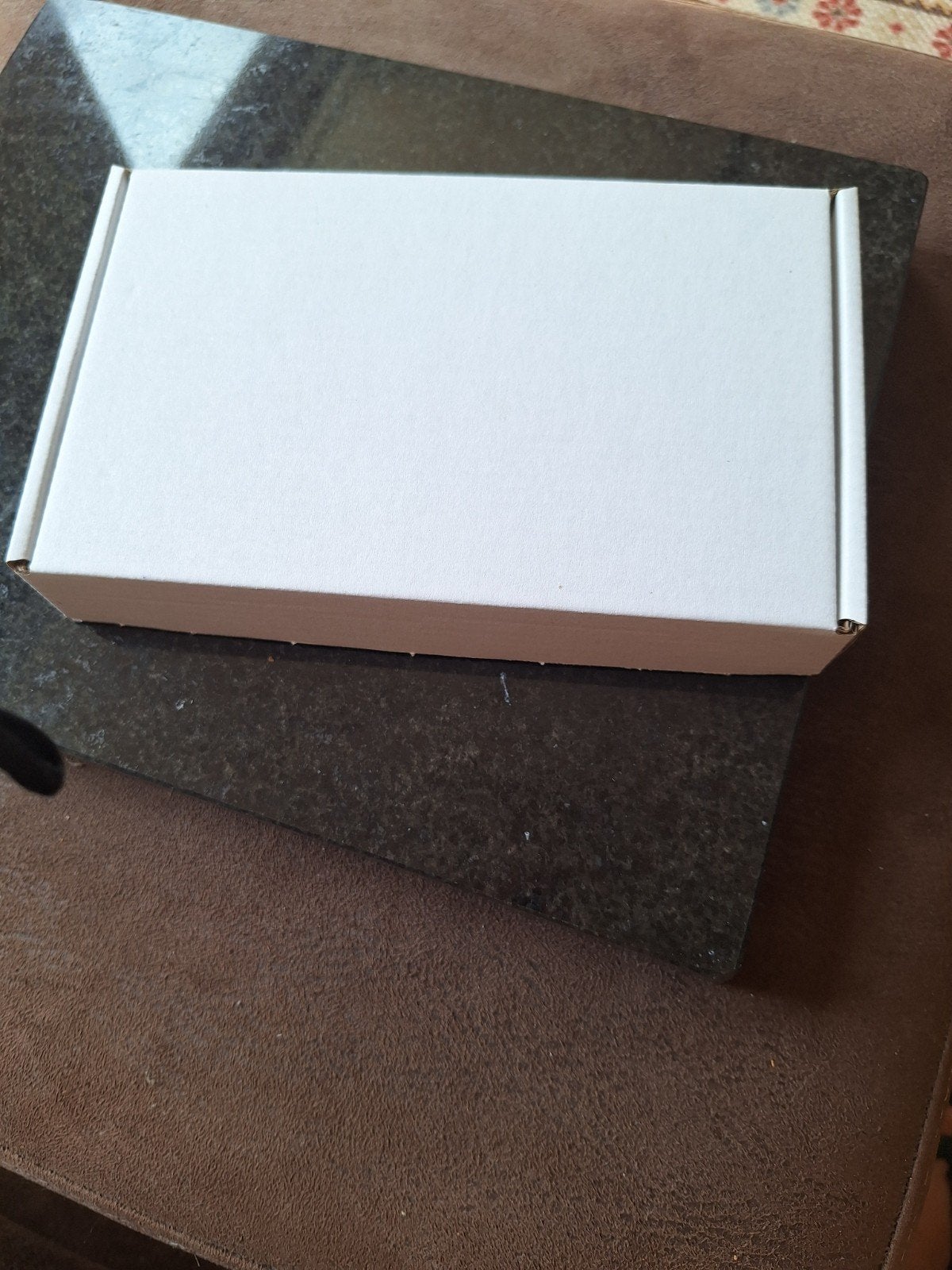 90x Nieuwe Brievenbusdoos A6 Bovenklep – 180x115x28 mm, Ophalen of Verzenden, Nieuw