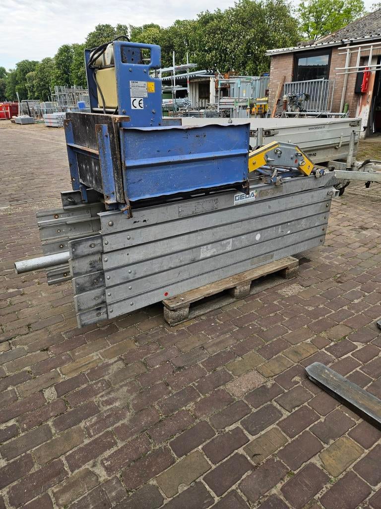 Geda 250 comfort ladderlift 12 mtr met knikstuk, Doe-het-zelf en Verbouw, Ophalen, Gebruikt, ., Bouwlift