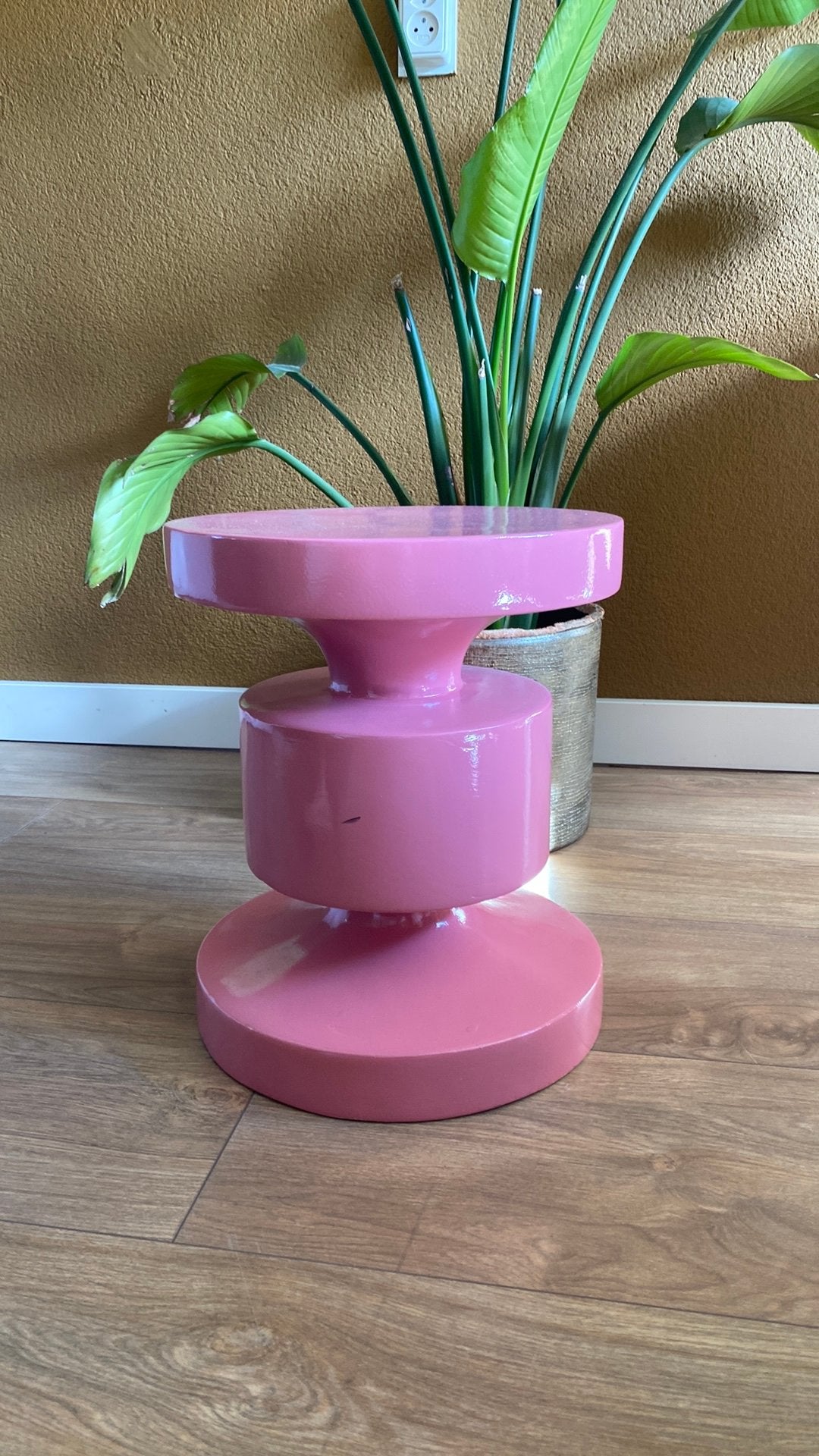 Roze bijzet tafel krukje retro, Minder dan 55 cm, Rond, Zo goed als nieuw, Ophalen