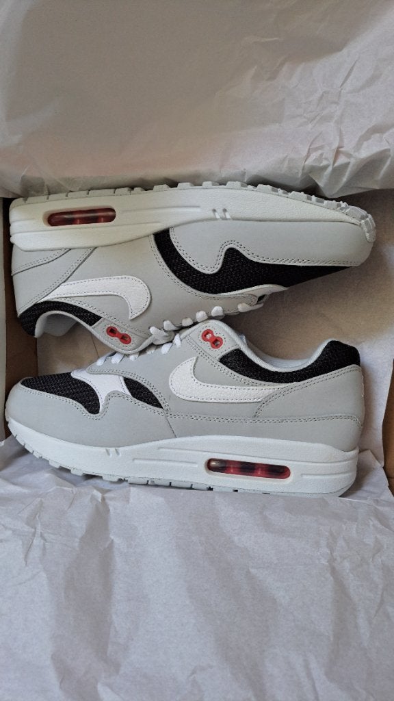 Nike air max 1 urawa en leopard 42,5, Kleding | Heren, Schoenen, Ophalen of Verzenden, Nieuw, Overige kleuren