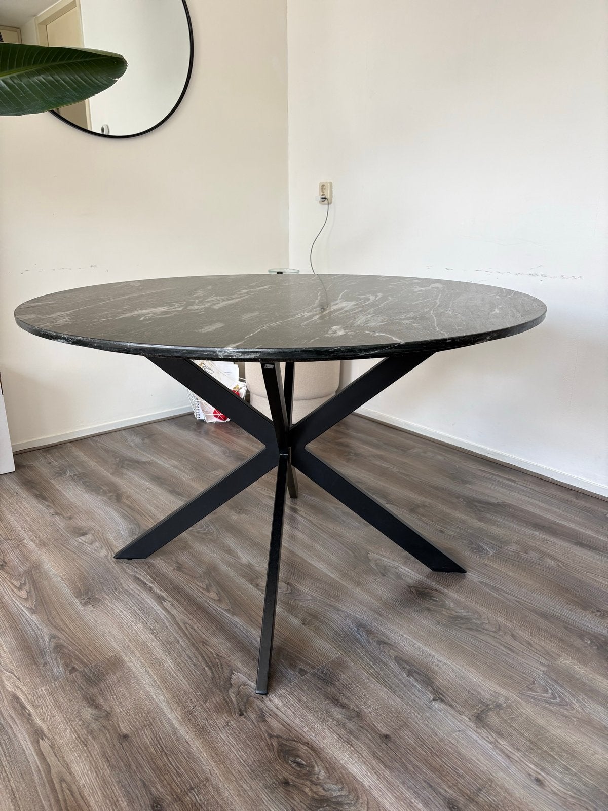 Ronde eettafel + stoelen zwart marmer (Tomochi), Huis en Inrichting, Tafels | Eettafels, Ophalen, Overige materialen, Rond, Zo goed als nieuw
