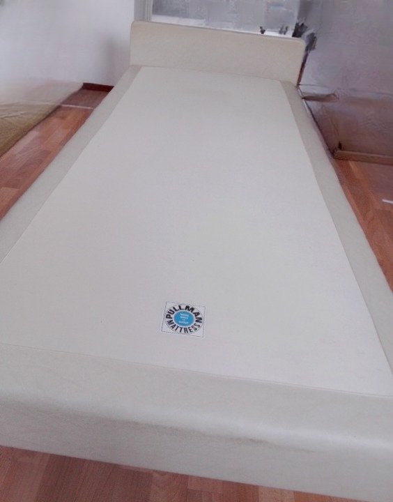 Boxspring + matras, Huis en Inrichting, Gebruikt, 90 cm, Eenpersoons, Wit