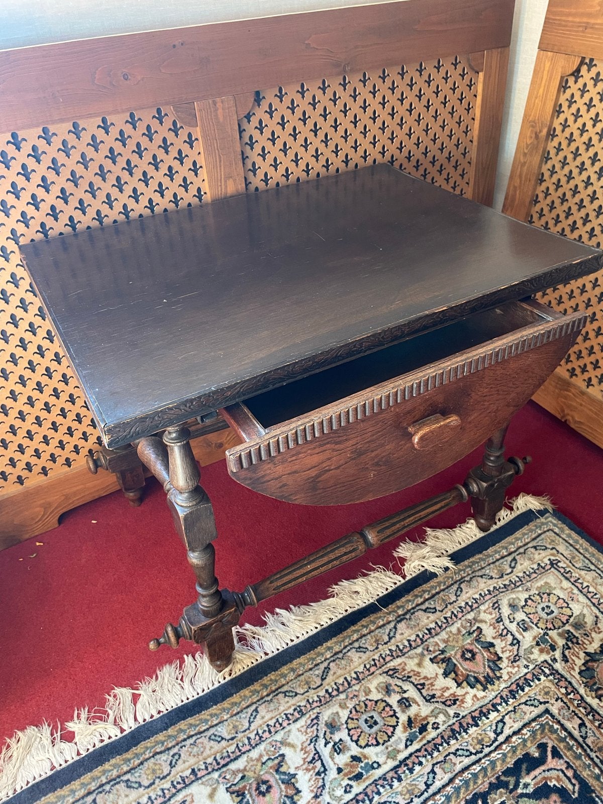 Antieke houten bijzettafel met lade, Ophalen