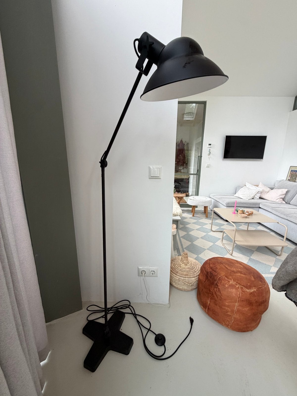 Zwarte vloerlamp VTwonen Shade mat, Gebruikt, Metaal, 150 tot 200 cm, E27 (groot)