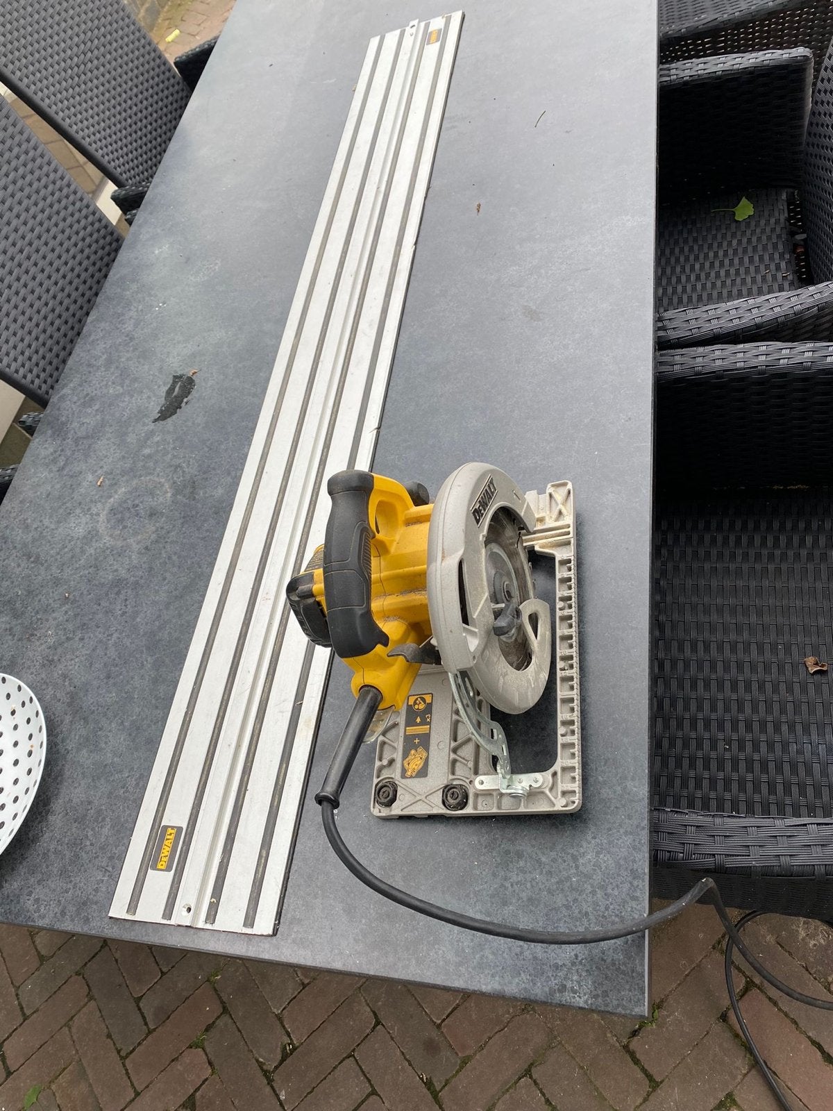 DeWalt Cirkelzaag met Geleiderail, Ophalen, Cirkelzaag, 70 mm of meer, Zo goed als nieuw