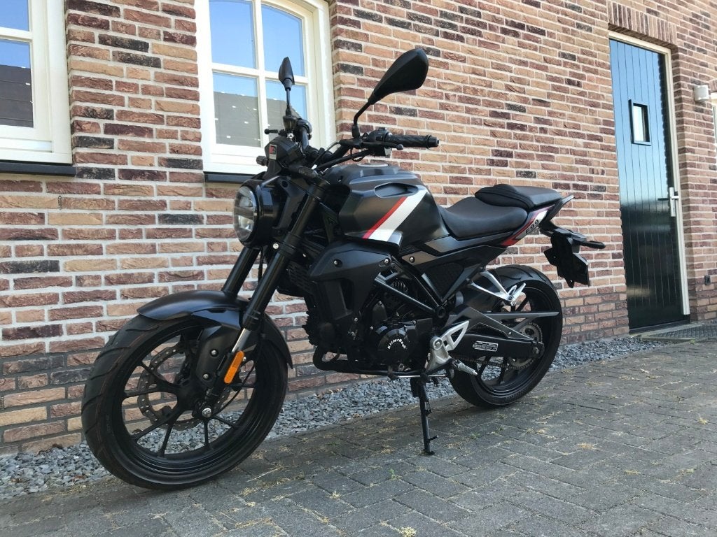 KILLERBEE F99 BJ 2024 SCHAKELBROMMER DERBI APRILIA, Fietsen en Brommers, Ophalen, Gebruikt, Maximaal 45 km/u, 4 versnellingen