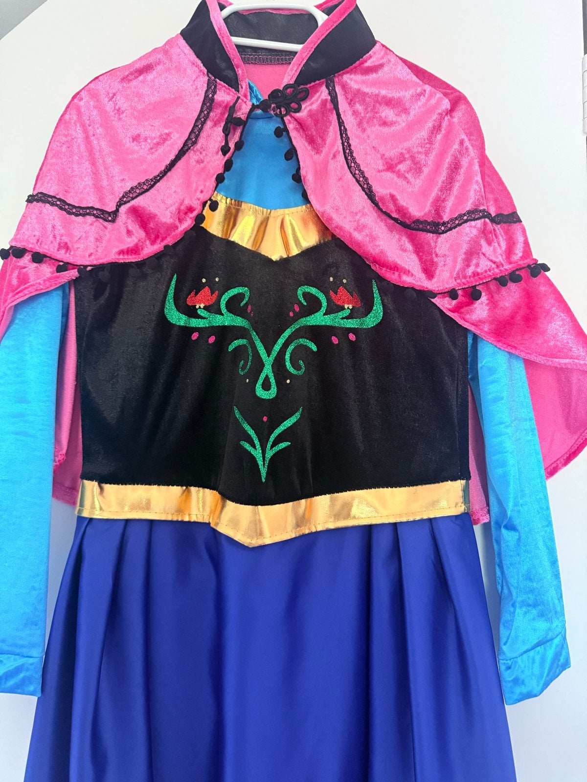 Anna Frozen verkleedjurk met cape - te huur of evt koop, Kleding | Dames, Carnavalskleding en Feestkleding, Carnaval, Zo goed als nieuw