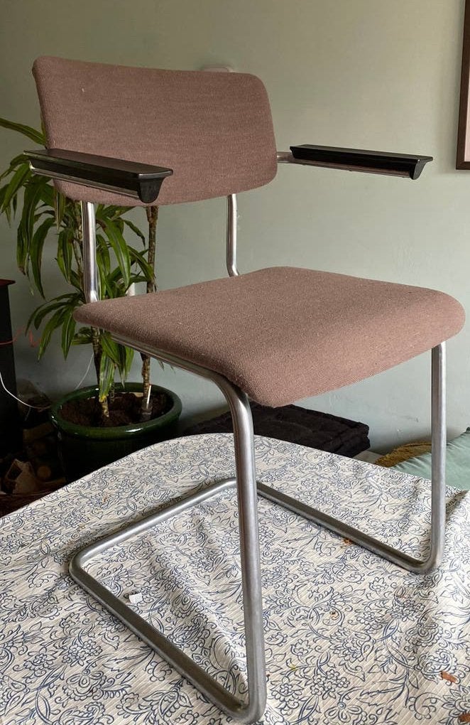 Twee Gispen 1125 stoelen, linnen, Huis en Inrichting, Stoelen, Ophalen, Zo goed als nieuw, Stof, Twee