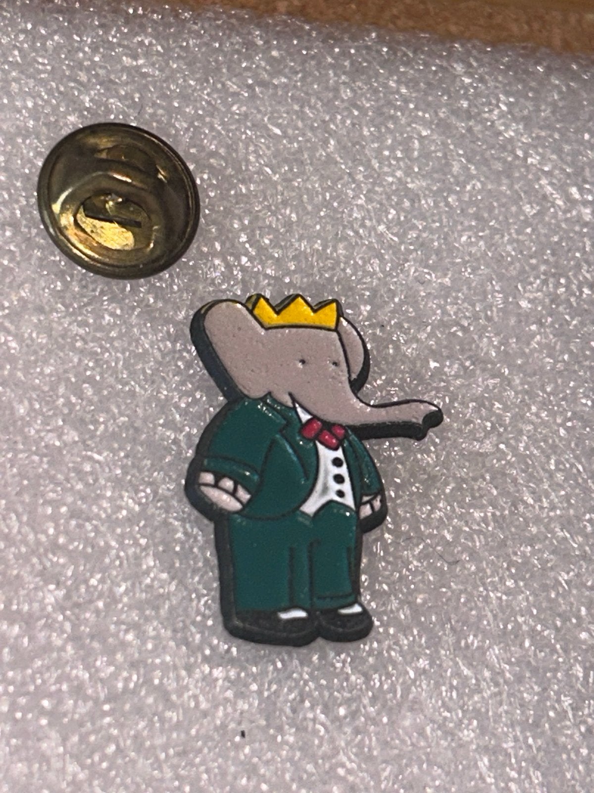 Babar de Olifant Pin - Koning Babar, Verzamelen, Ophalen of Verzenden, Gebruikt, Figuurtje, Speldje of Pin