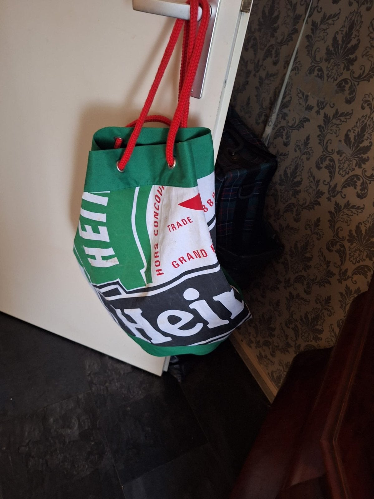 Foto 5 van Grote Heineken verzameling: meerdere dozen vol memorabilia