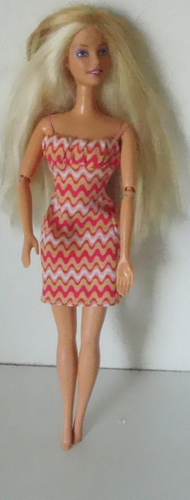 Barbie in korte stadjurk (Mattel China 1991), Verzamelen, Poppen, Ophalen of Verzenden, Gebruikt, Fashion Doll