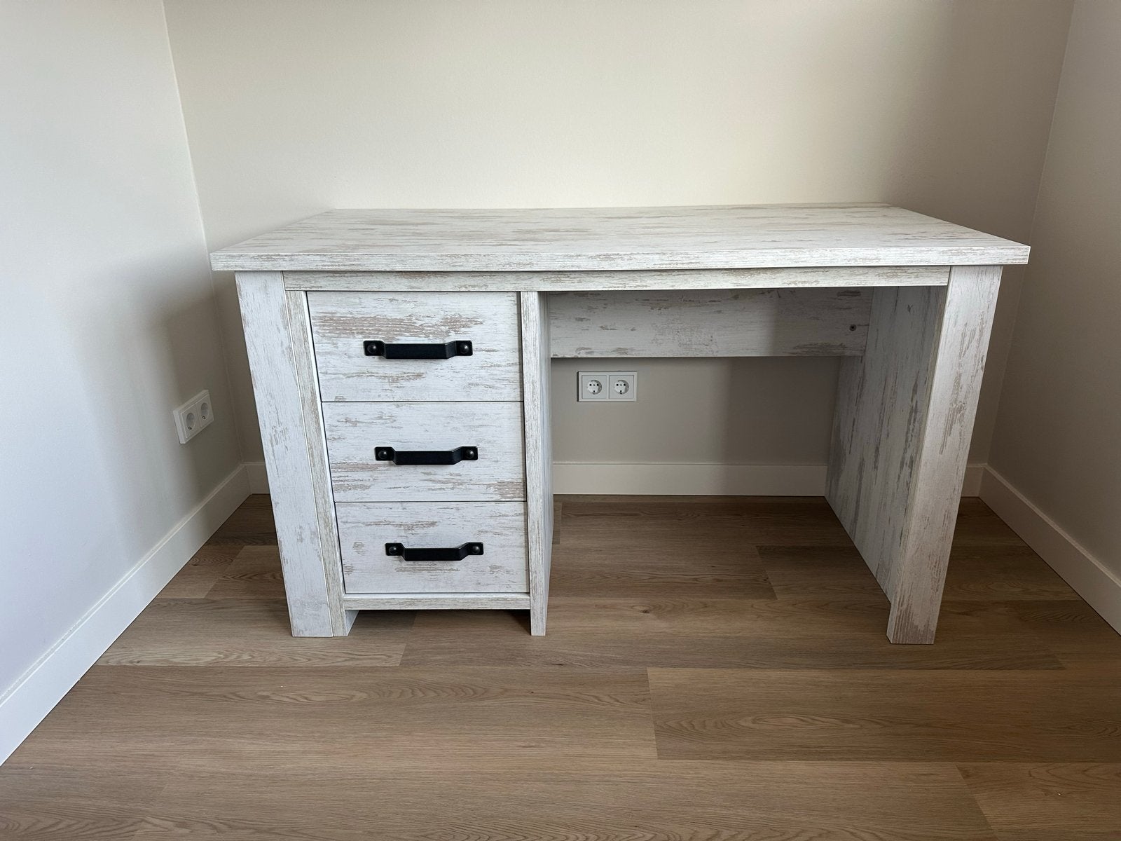 Bureau met 3 lades - 130x76x67,5 cm, Ophalen, Overige typen, Zo goed als nieuw, Wit