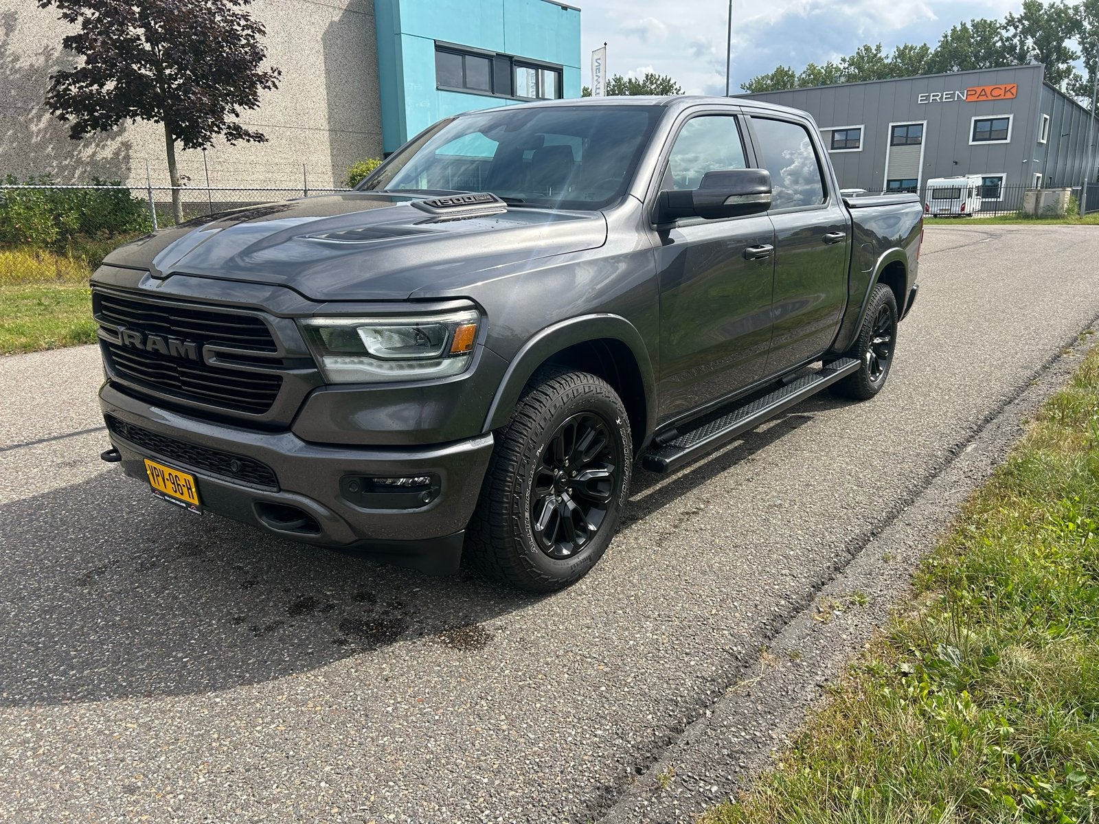 RAM 1500 laramie sport 2022 Grijs, Automaat, 5654 cc, Leder, Bedrijf