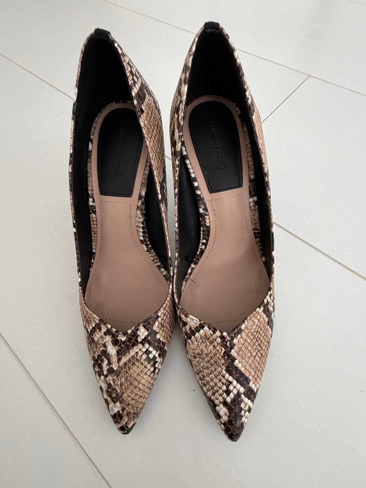 Stradivarius pumps met slangenprint, Ophalen of Verzenden, Zo goed als nieuw, Bruin, Pumps