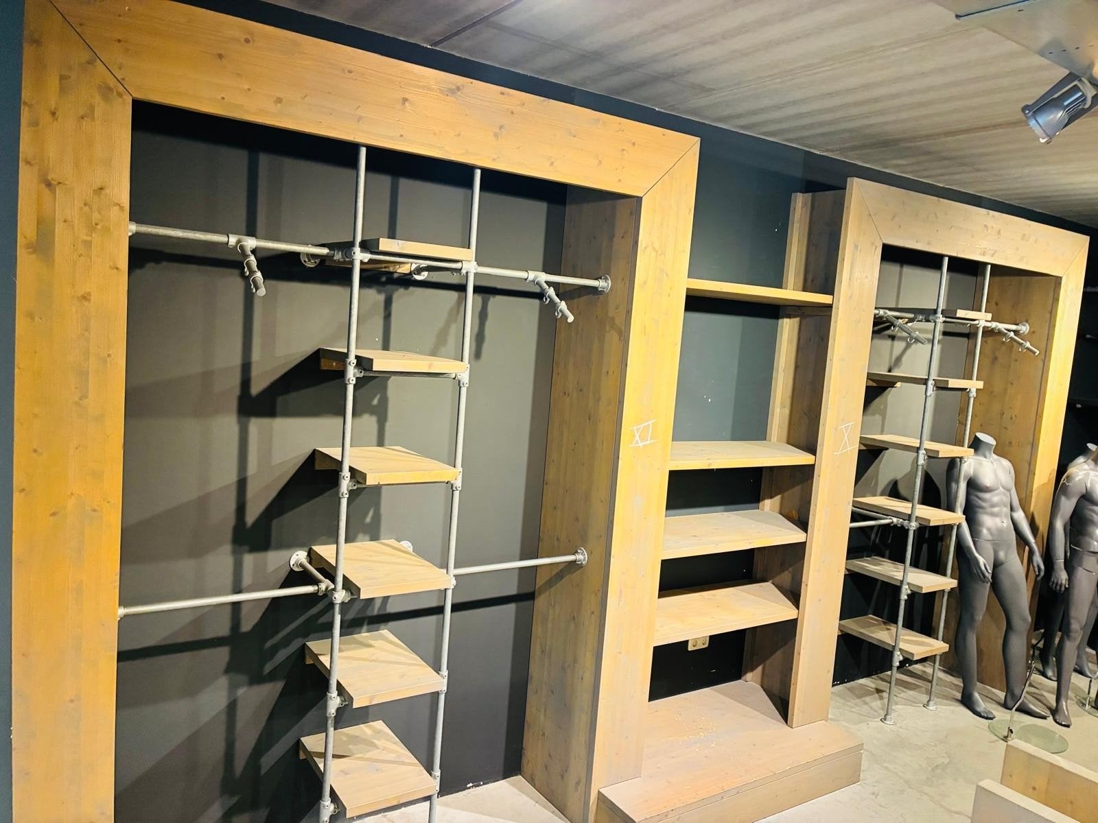 Compleet winkelinterieur, Ophalen