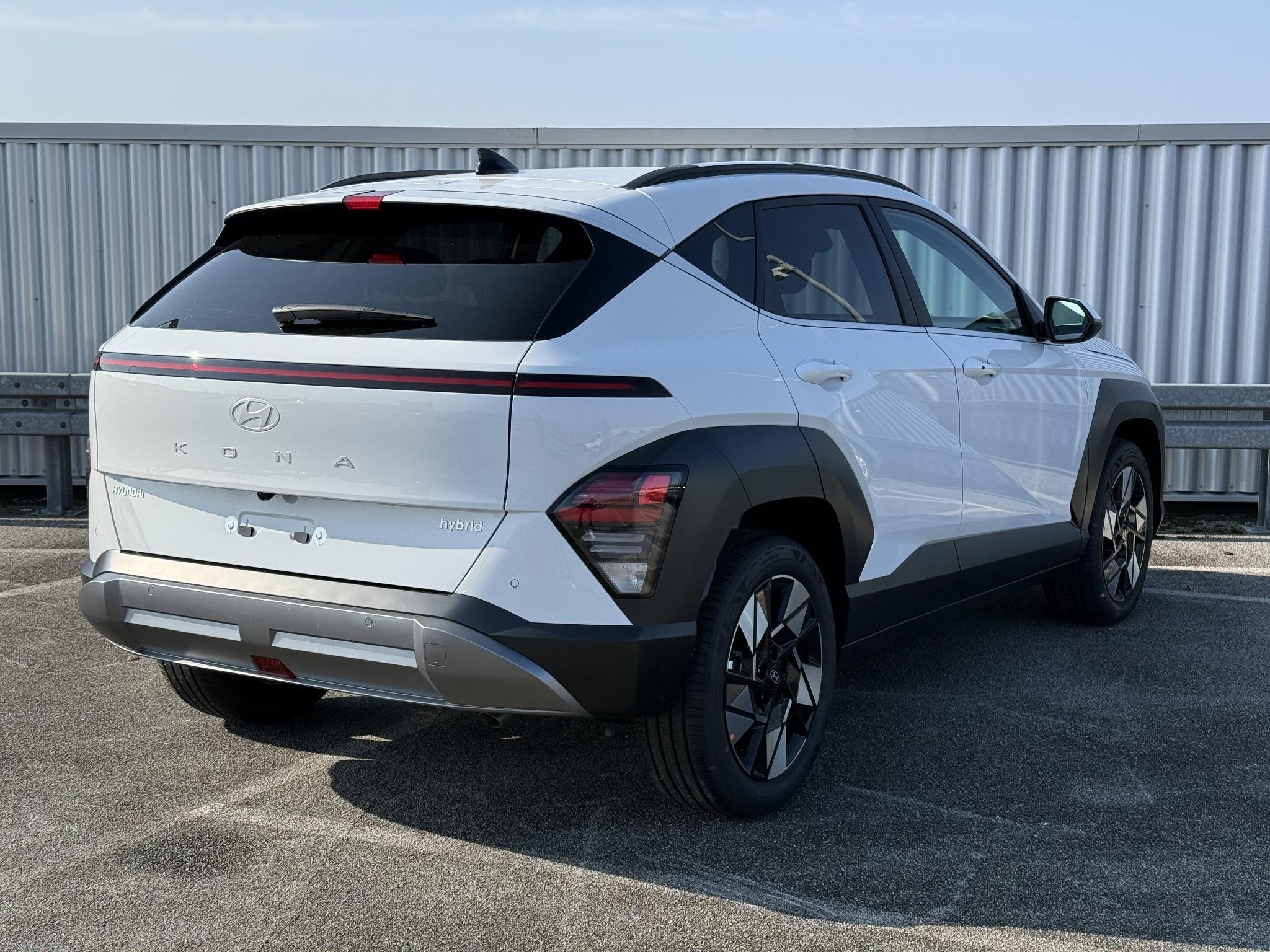 Hyundai Kona 1.6 GDI HEV Comfort Plus / €4.000,- Voordeel, Auto's, Hyundai, 137 pk, Lichtsensor, Euro 6, Leder en Stof