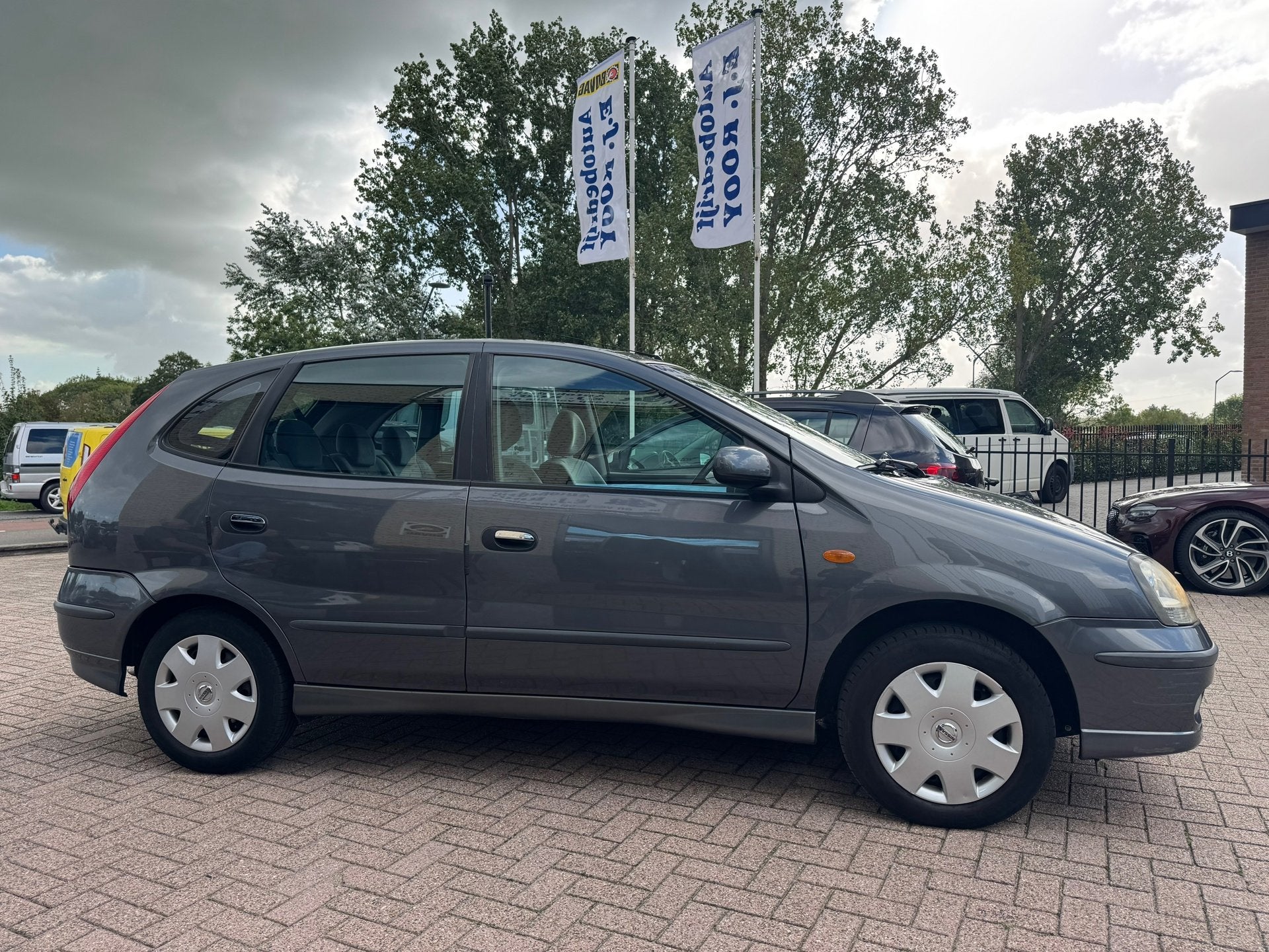 Nissan Almera Tino 1.8 Acenta- trekhaak- camera-nap, Auto's, 4 cilinders, Almera Tino, 116 pk, Origineel Nederlands