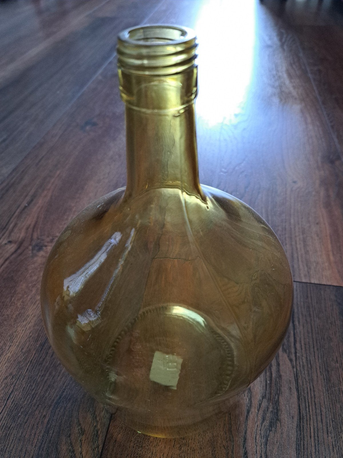 Vintage glazen vaas 27 cm hoog, Geel, 27 cm, Ophalen of Verzenden, Glas
