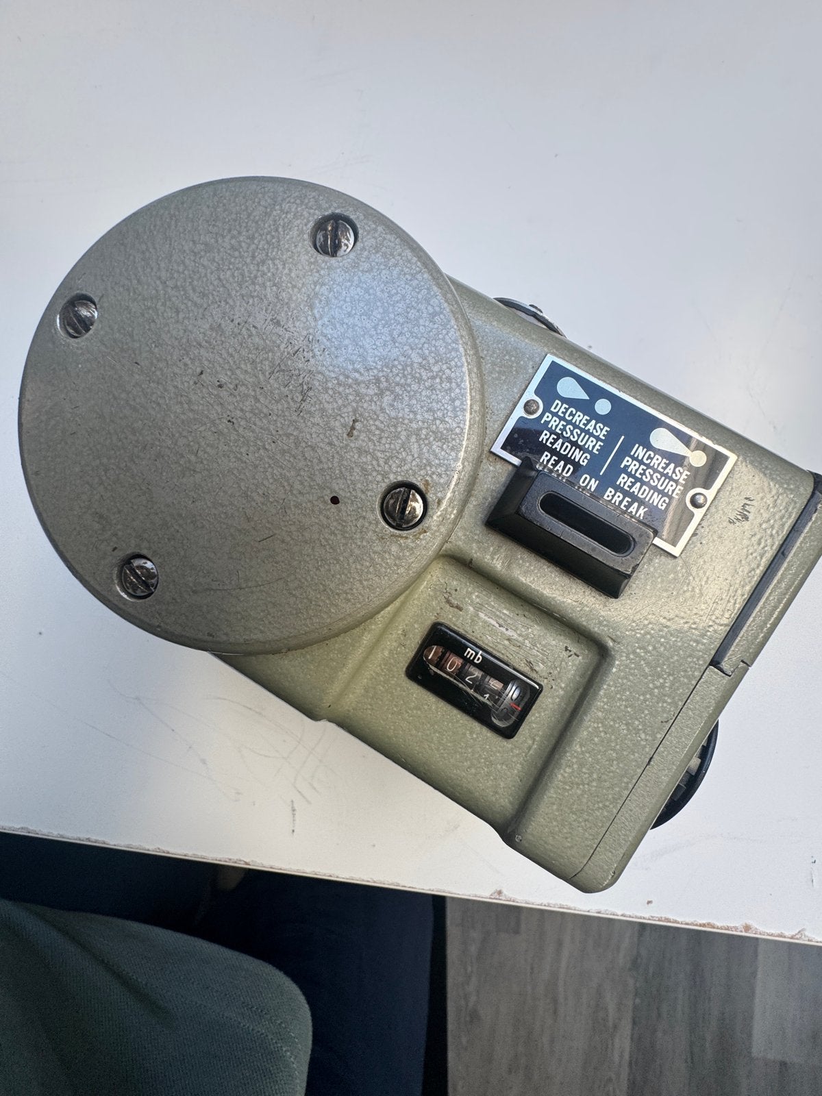 Veldbarometer Leger - Vintage Weermeter, Audio, Tv en Foto, Weerstations en Barometers, Gebruikt, Barometer, Ophalen