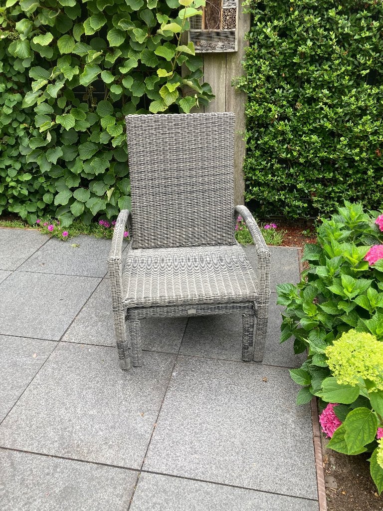 Wicker tuinstoel met verstelbare rugleuning en voetenbank, Tuin en Terras, Tuinstoelen, Ophalen, Gebruikt, Wicker, Verstelbaar