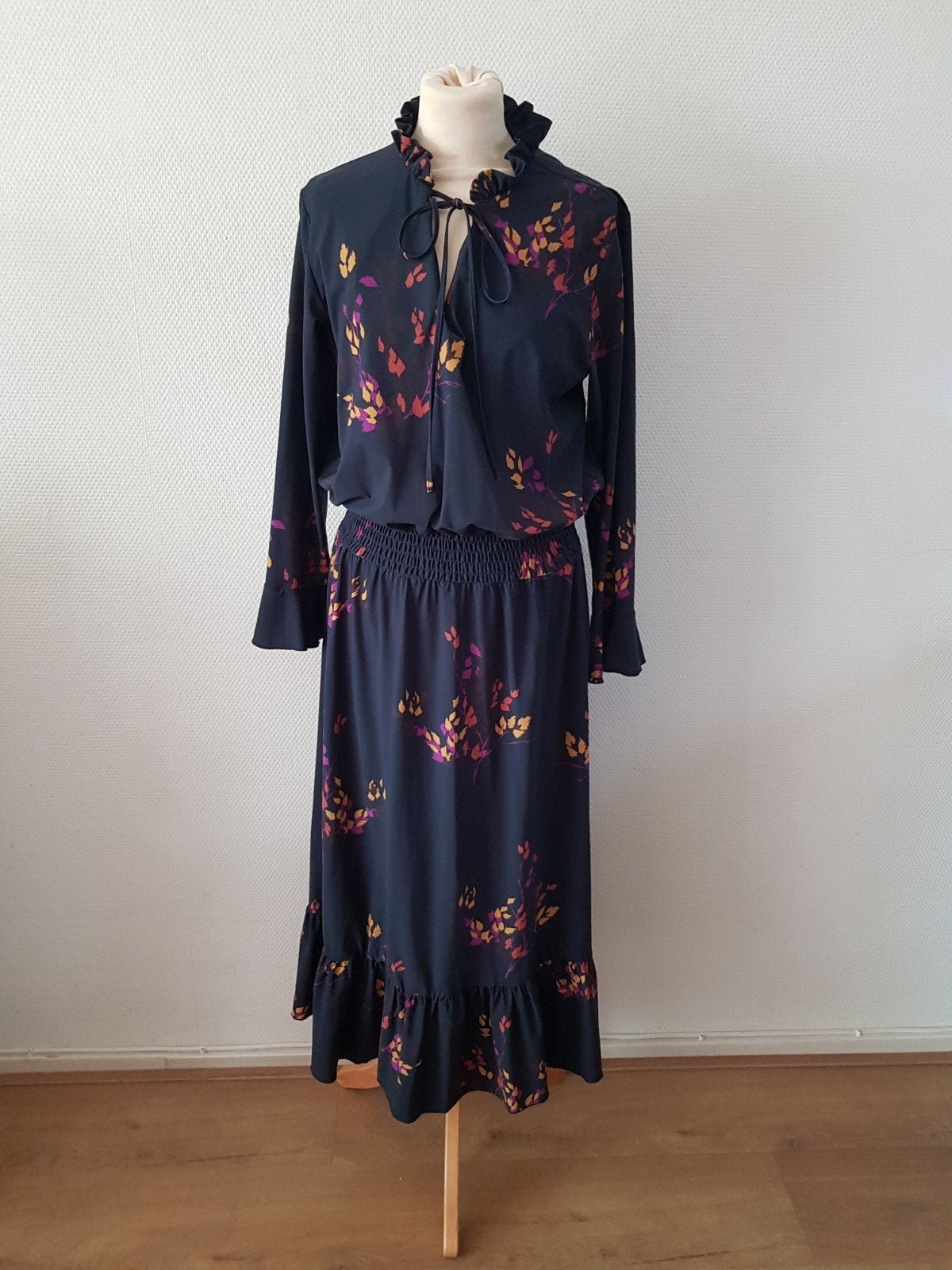 Studio Anneloes jurk M travelstof zwart bloemen, Maat 38/40 (M), Studio Anneloes, Zwart, Ophalen of Verzenden