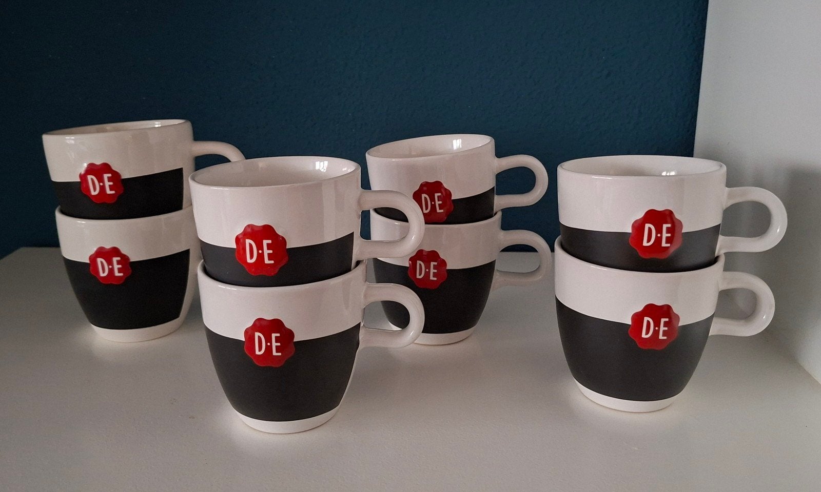 Acht krijtmokken Douwe Egberts, Ophalen of Verzenden, Porselein, Overige stijlen