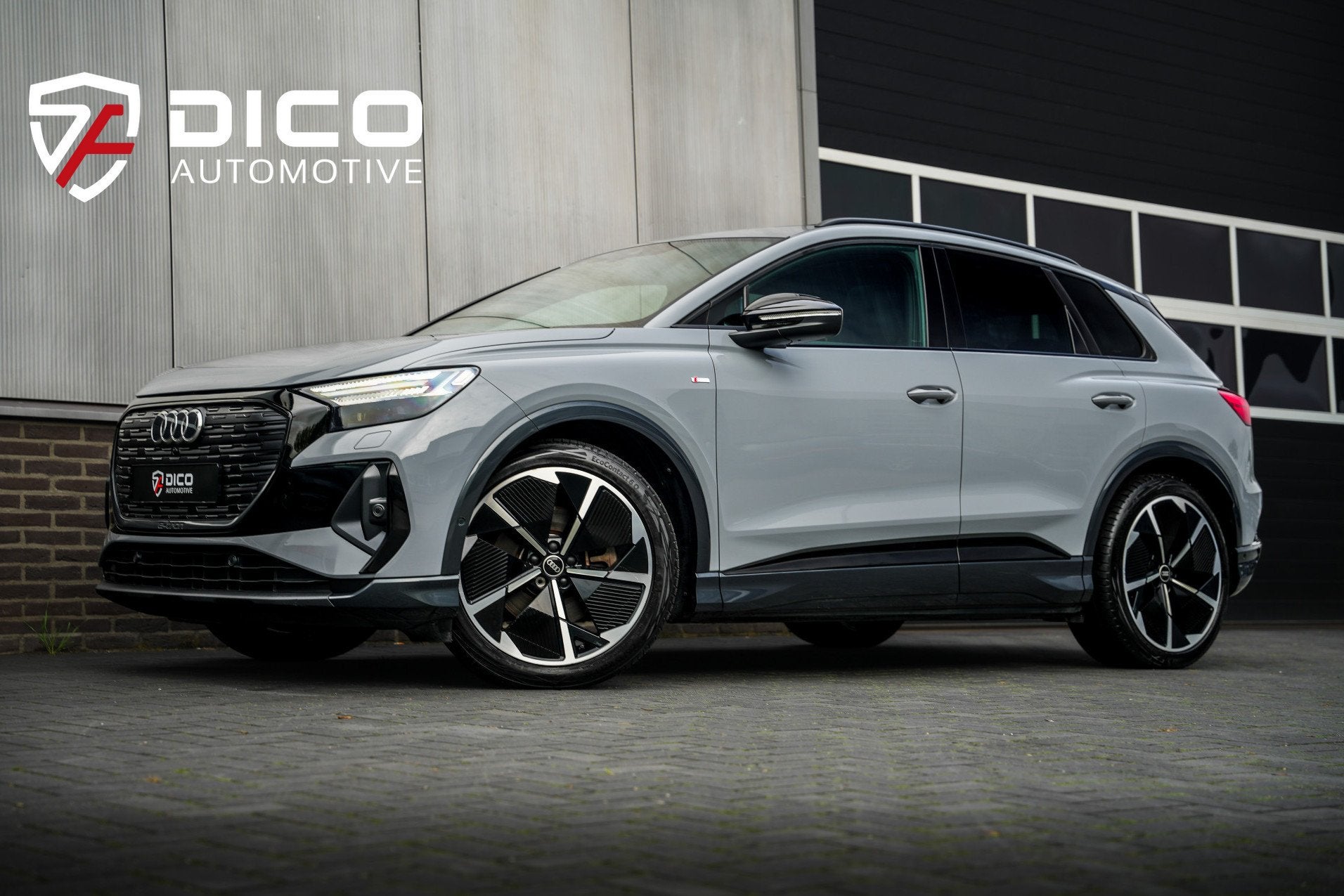 Audi Q4 e-tron 50 Quattro 299 pk 77 kWh S-Edition/ BTW-Auto/, Automaat, Dealer onderhouden, Gebruikt, Zwart