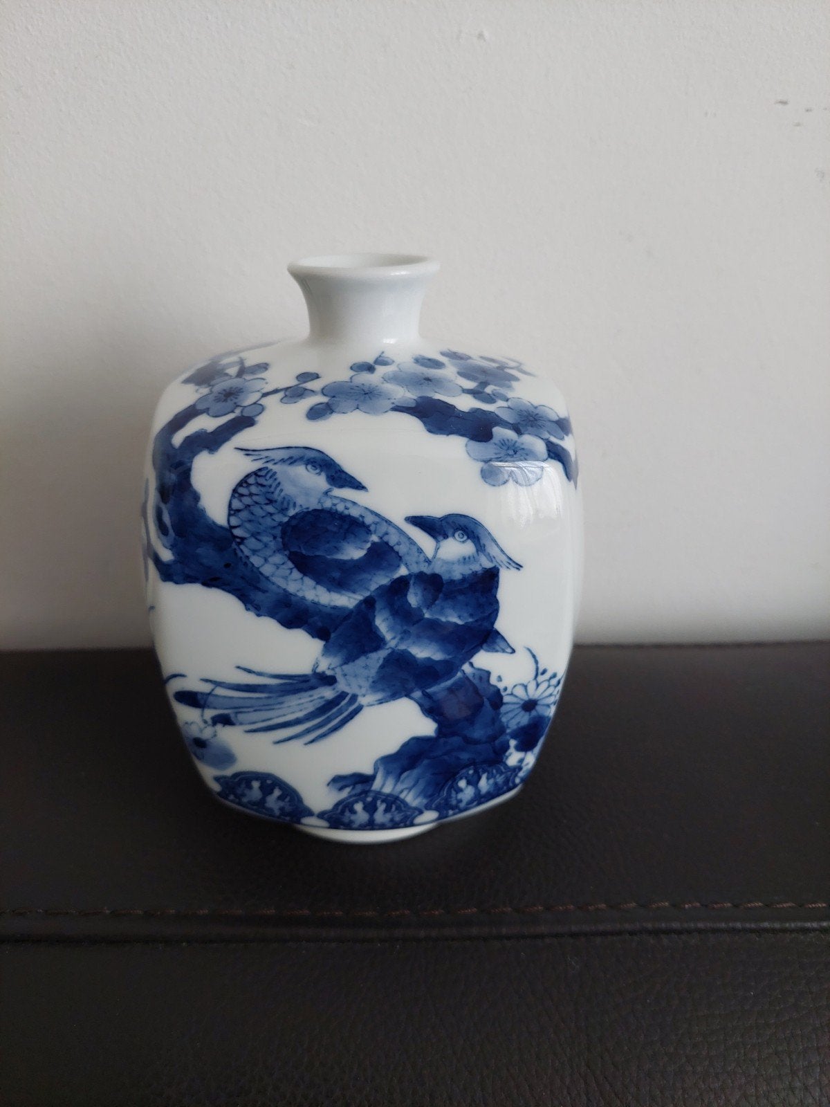 Imari Japans porseleinen vaasje met blauw-witte vogels, Ophalen of Verzenden