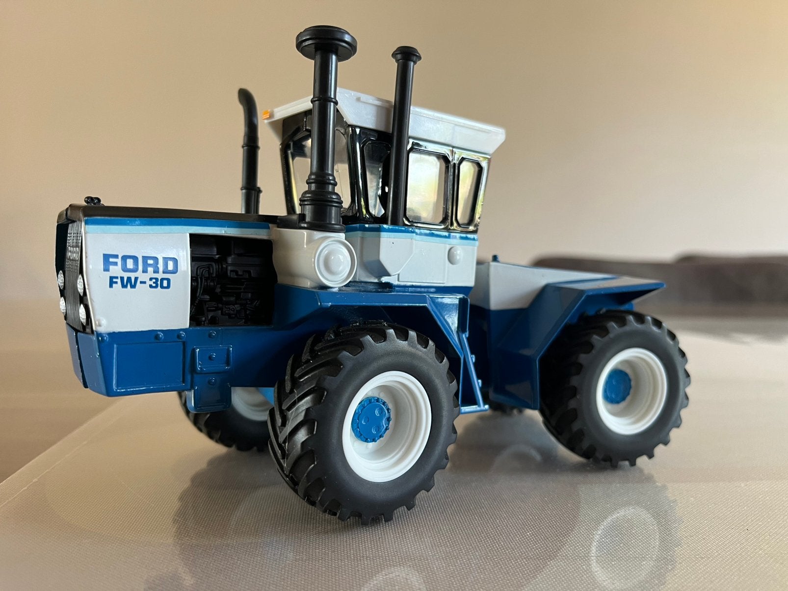 Ford FW 30 kniktractor Britains, Ophalen of Verzenden, Zo goed als nieuw, Tractor of Landbouw, Britains