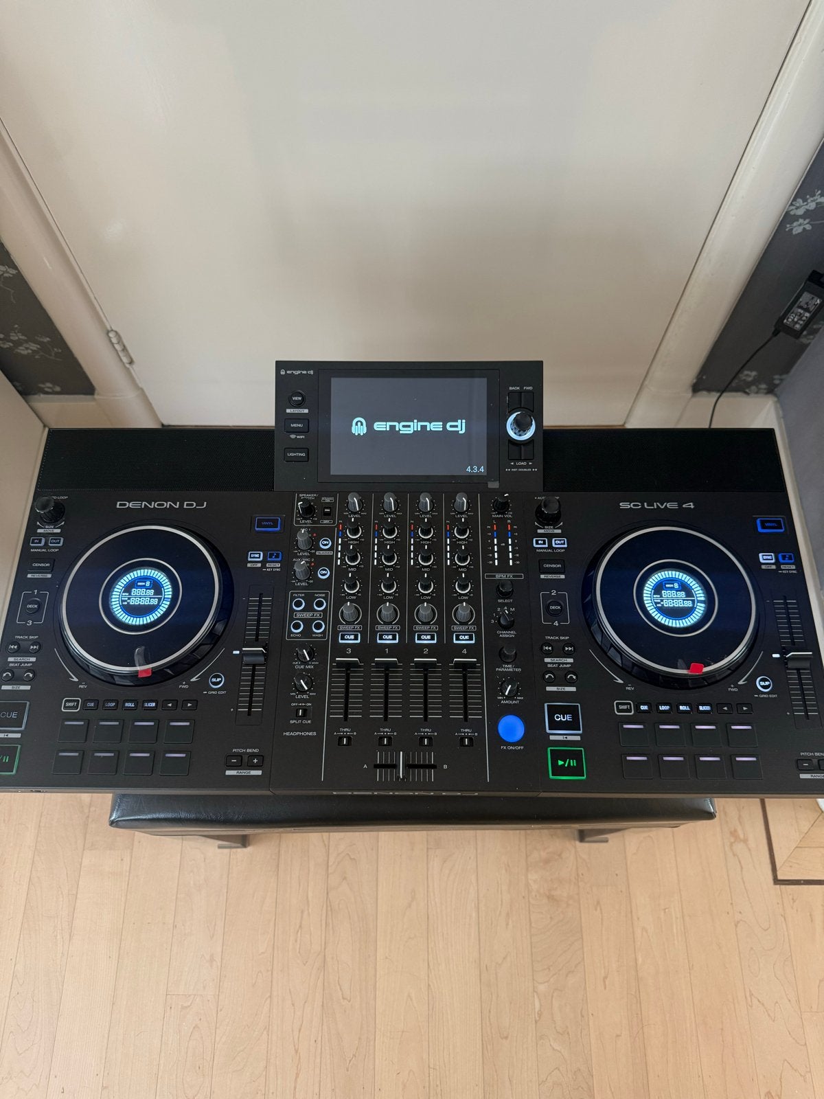 Denon DJ SC LIVE 4 - Standalone DJ Controller, Muziek en Instrumenten, Dj-sets en Draaitafels, Ophalen of Verzenden, Zo goed als nieuw
