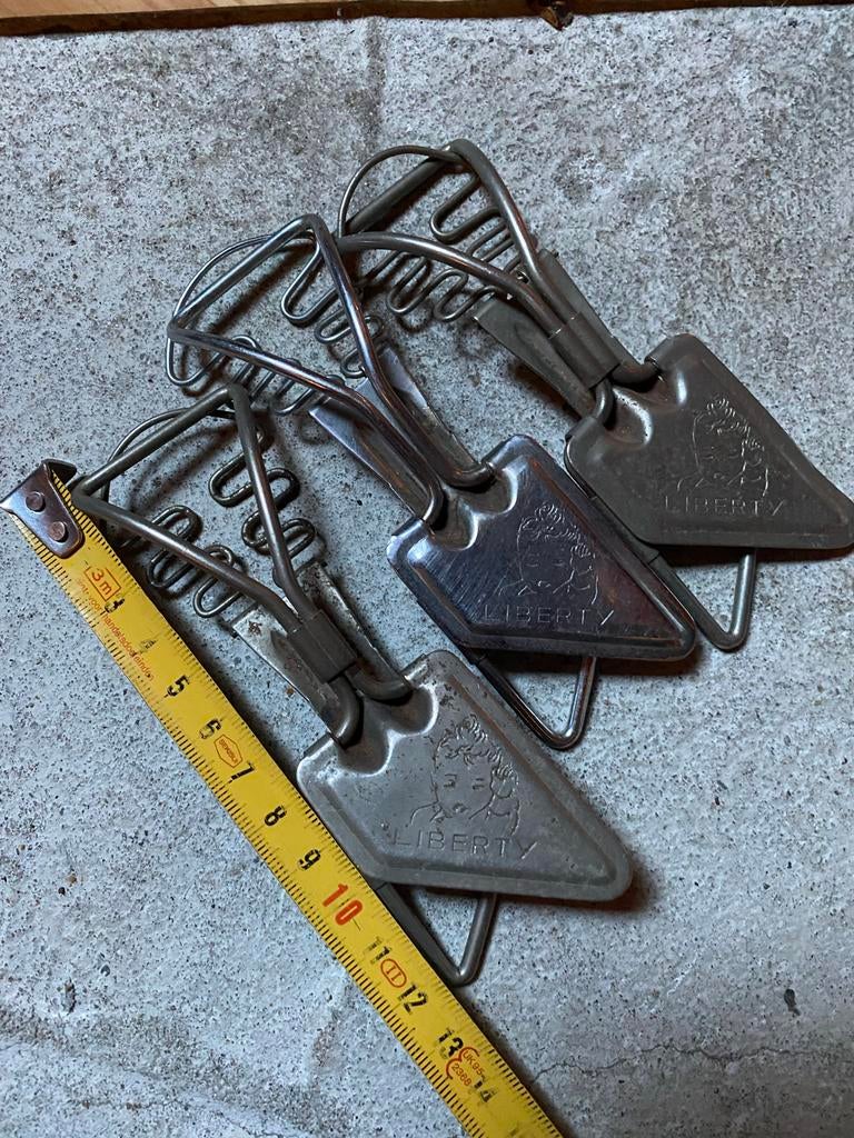 Set van 3 originele Tweede Wereldoorlog Liberty klemmen, Ophalen of Verzenden, Overige soorten, Amerika, Overige typen