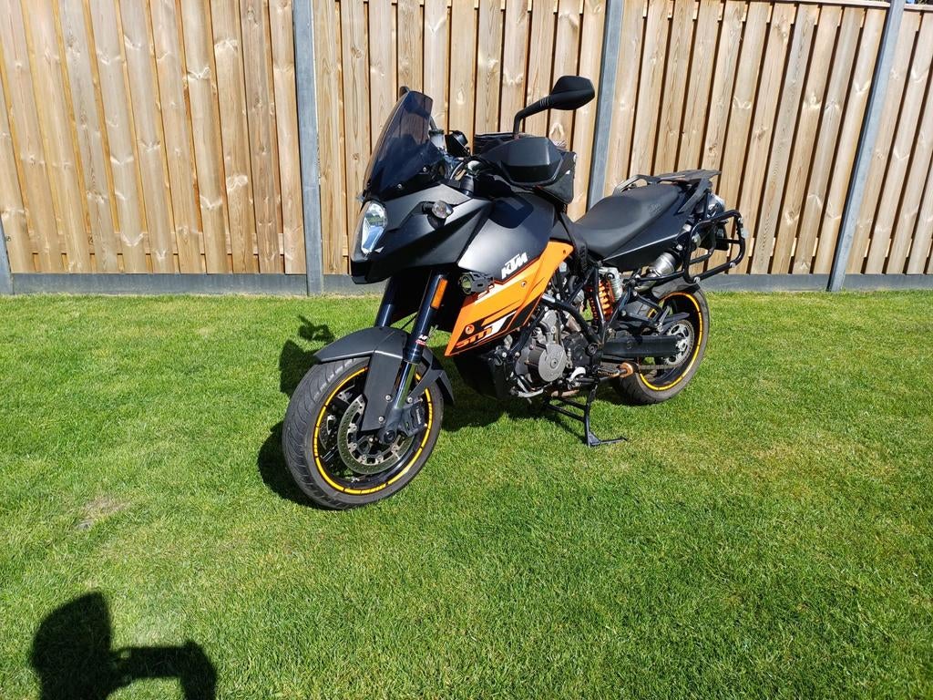 KTM 990 SMT, Motoren, Particulier
