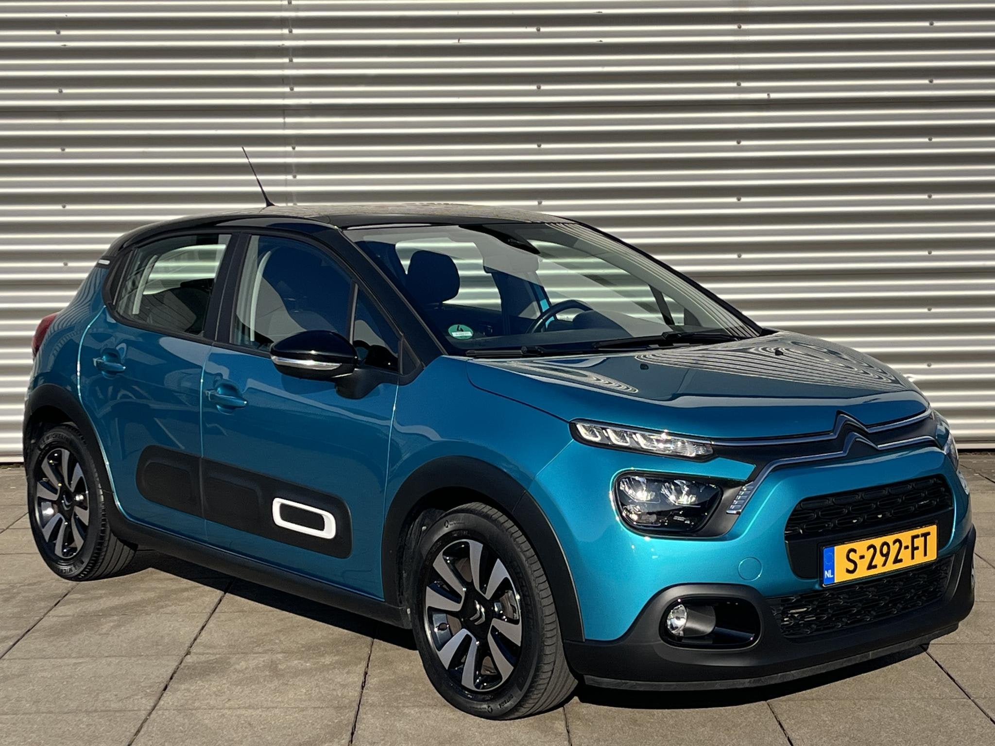 Citroen C3 1.2 PureTech C-Series 110 PK | Navigatie | Parkee, Voorwielaandrijving, Dealer onderhouden, Euro 6, 1199 cc