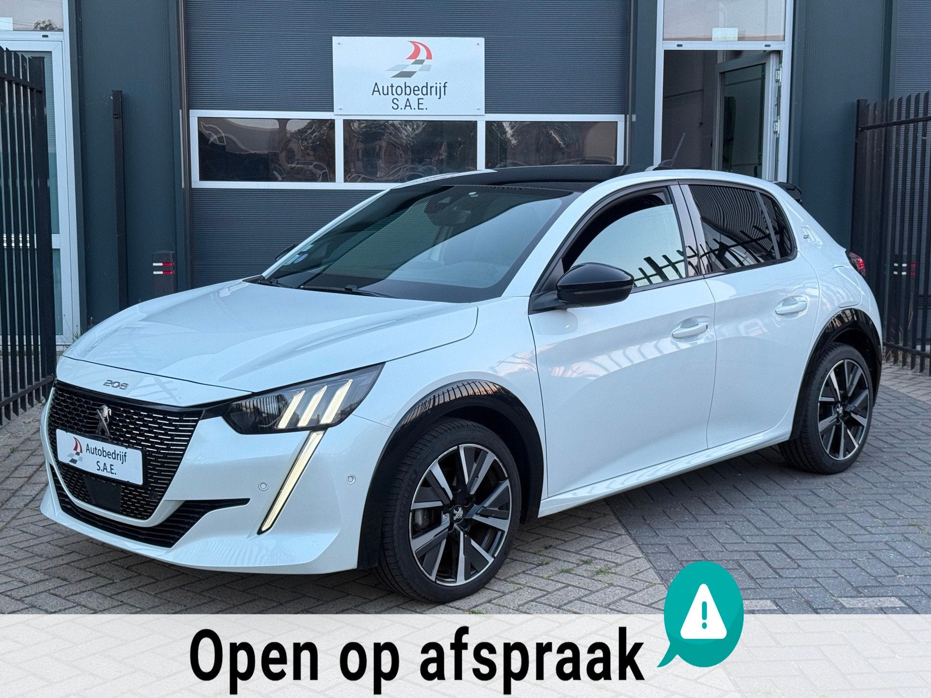 Peugeot 208 1.2 PureTech GT-Line CARPLAY COCKPIT CAMERA AUTO, Auto's, Peugeot, Dealer onderhouden, 101 pk, Gebruikt, Euro 6