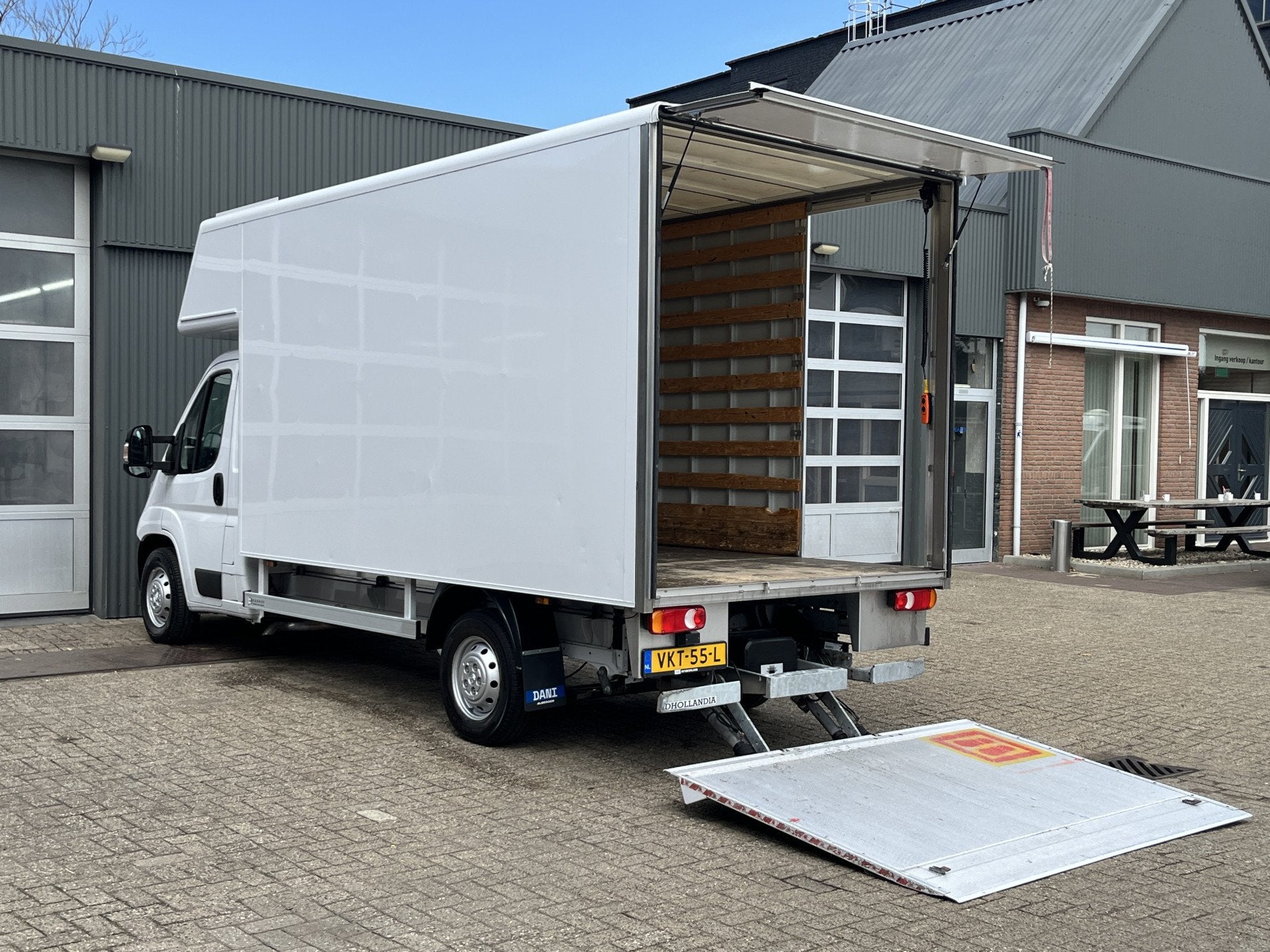 Peugeot Boxer 435 2.2 BlueHDi 165pk Bakwagen 750kg laadklep, Voorwielaandrijving, Stof, Gebruikt, 4 cilinders