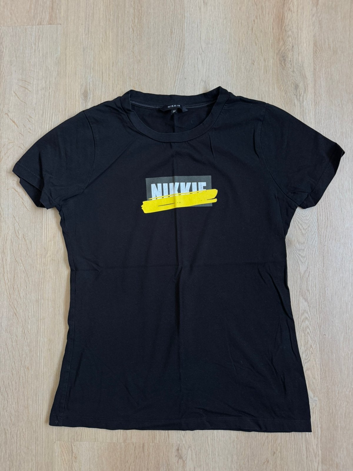 Nikkie shirt, Zwart, Ophalen of Verzenden, Zo goed als nieuw, Korte mouw