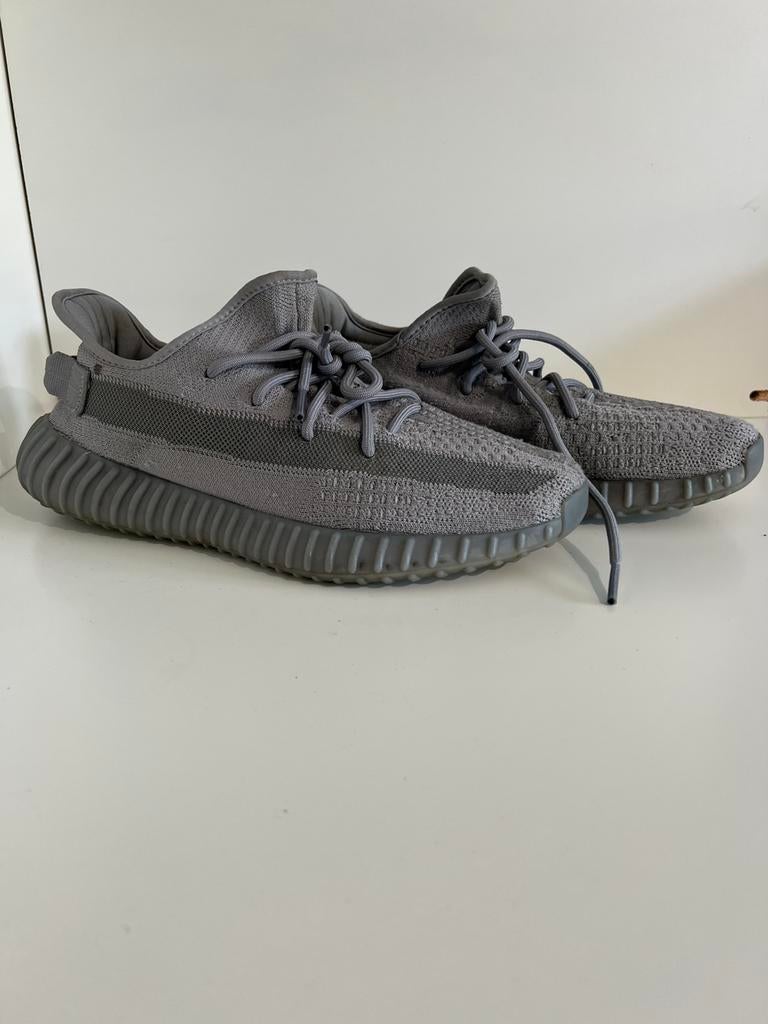 Yeezy 350 V2 Steel Grey, Overige kleuren, ., Ophalen of Verzenden, Zo goed als nieuw