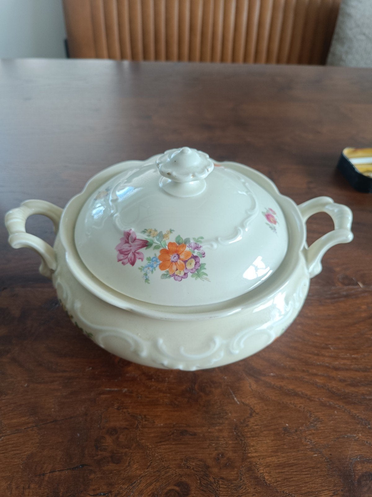 Vintage Serveerschaal met Bloemmotief en Deksel, Antiek en Kunst, Ophalen of Verzenden
