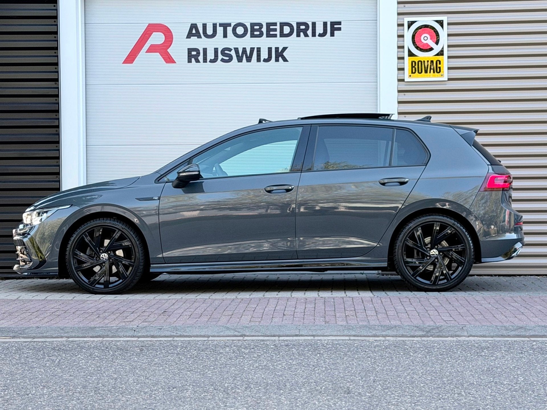 Volkswagen Golf 1.5 TSI 3x R-Line Pano/Matrix/Camera, Auto's, 12 maanden, 4 cilinders, Alcantara, Origineel Nederlands