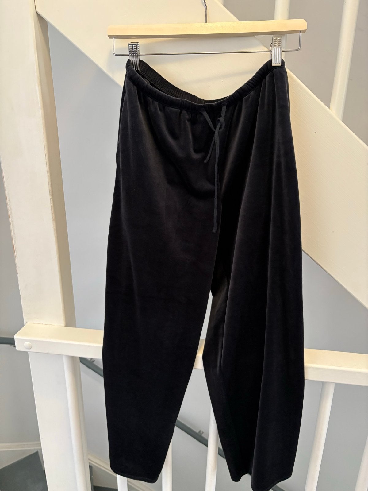 Nieuwe zwarte velours damesbroek, maat M, Kleding | Dames, Leggings, Maillots en Panty's, Zwart, Nieuw, Maat 40/42 (M), Ophalen of Verzenden