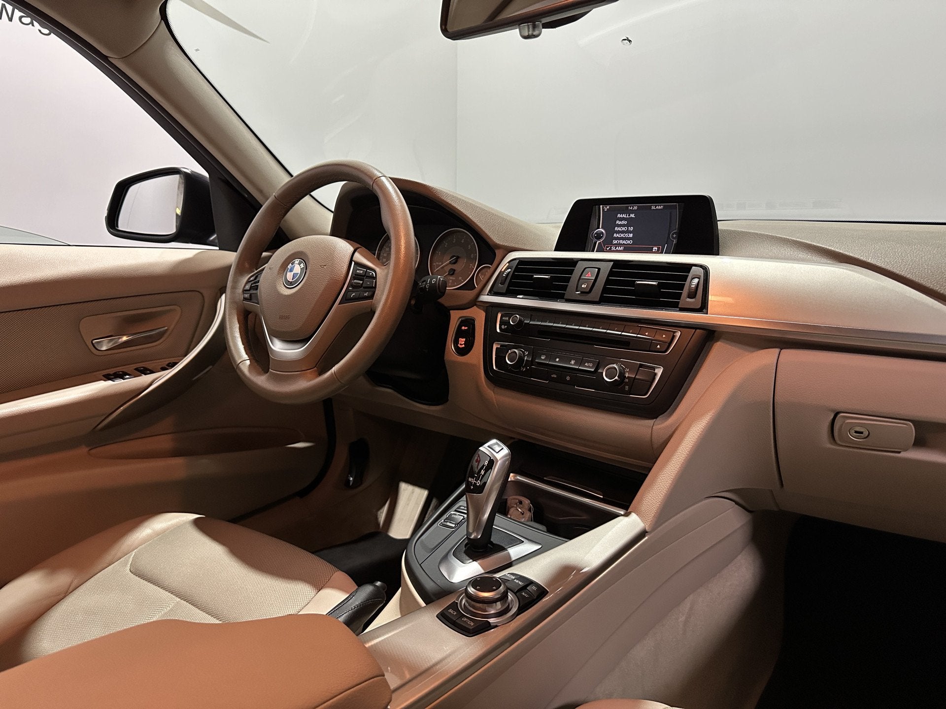 BMW 3-serie 320i Executive - Automaat - Navi / Bluetooth / C, Automaat, Euro 5, Achterwielaandrijving, Gebruikt