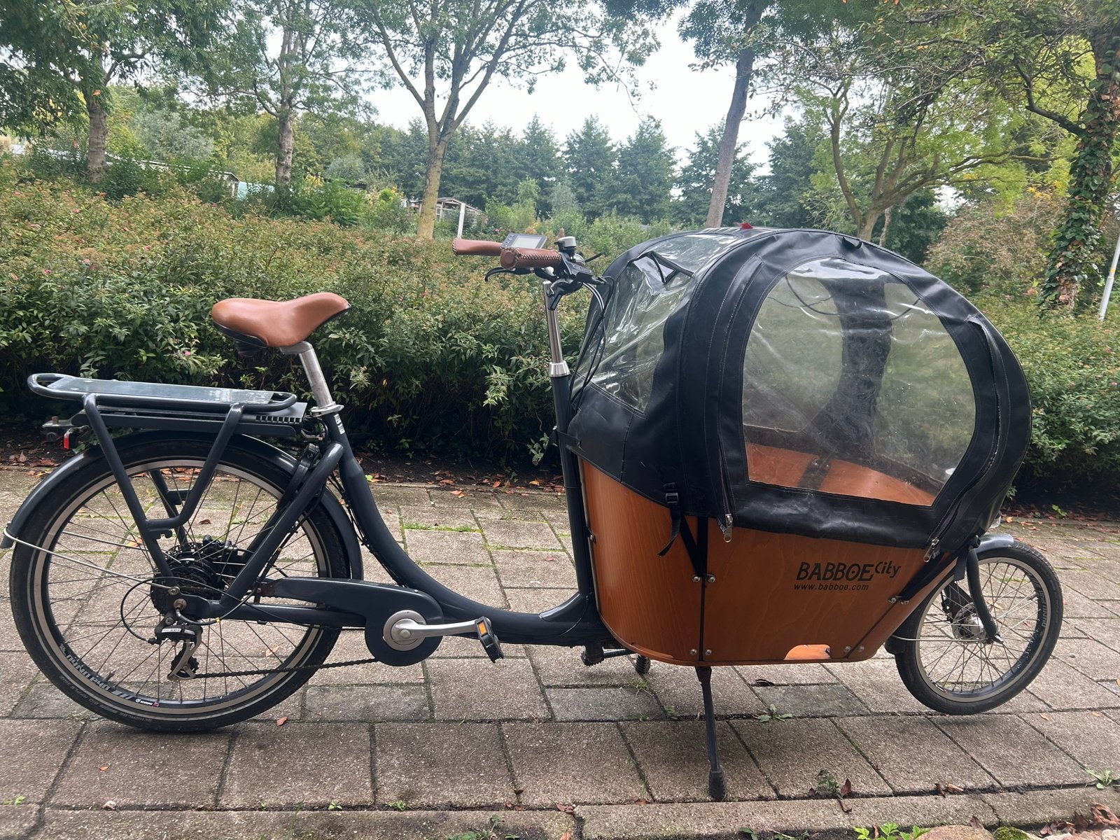 Babboe City elektrische bakfiets met regenhuif, Fietsen en Brommers, Overige merken, 4 kinderen of meer, Gebruikt, Elektrisch