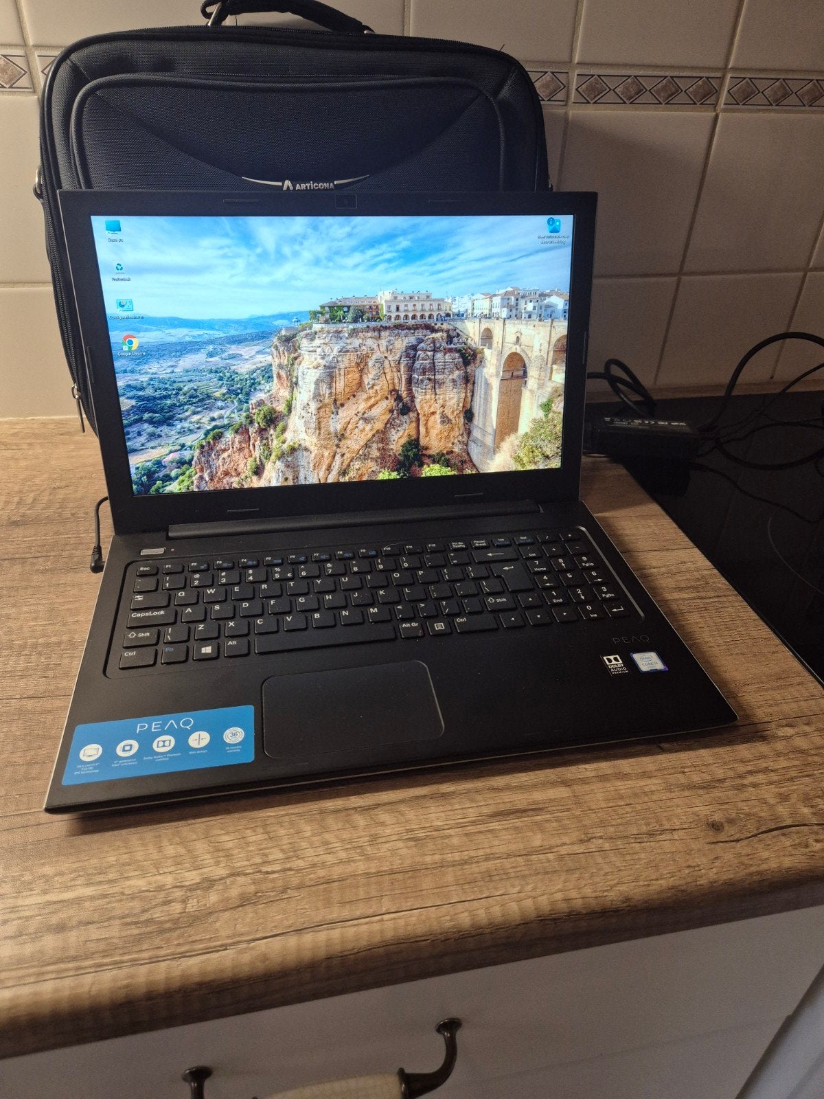 laptop i3 met 8GB RAM 256 Ssd, Ophalen, PEAQ, Gebruikt, Met videokaart