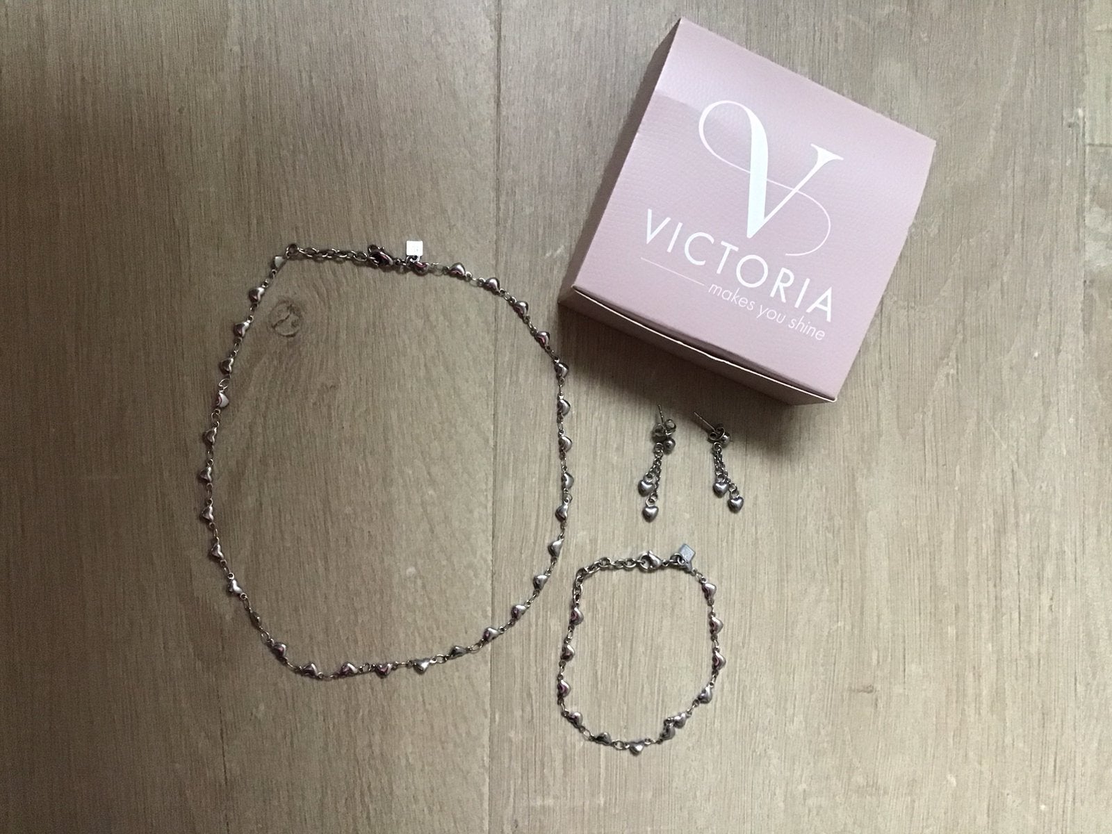 Victoria setje; ketting, oorbellen, armband hartjes, zgan, Ophalen of Verzenden, Zo goed als nieuw, Zilver, Overige materialen