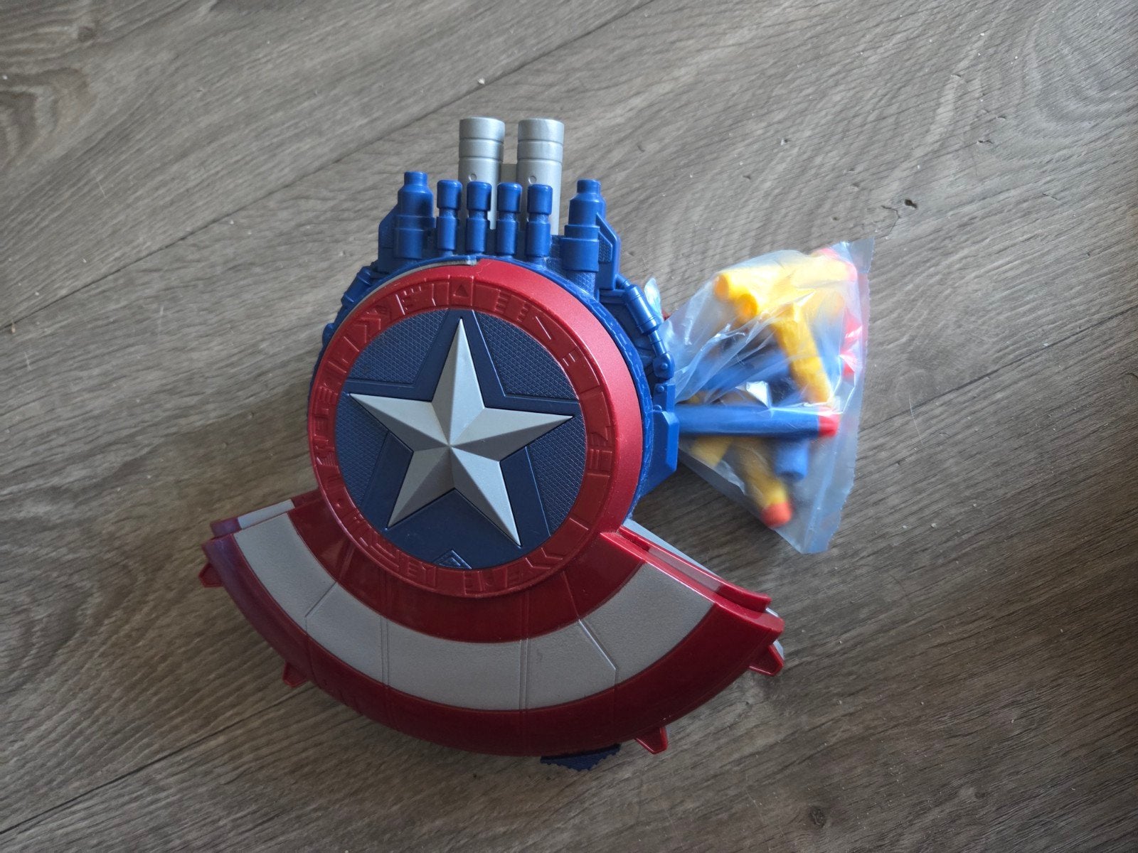 Nerf Captain America Schild Blaster met pijltjes, Ophalen, Zo goed als nieuw