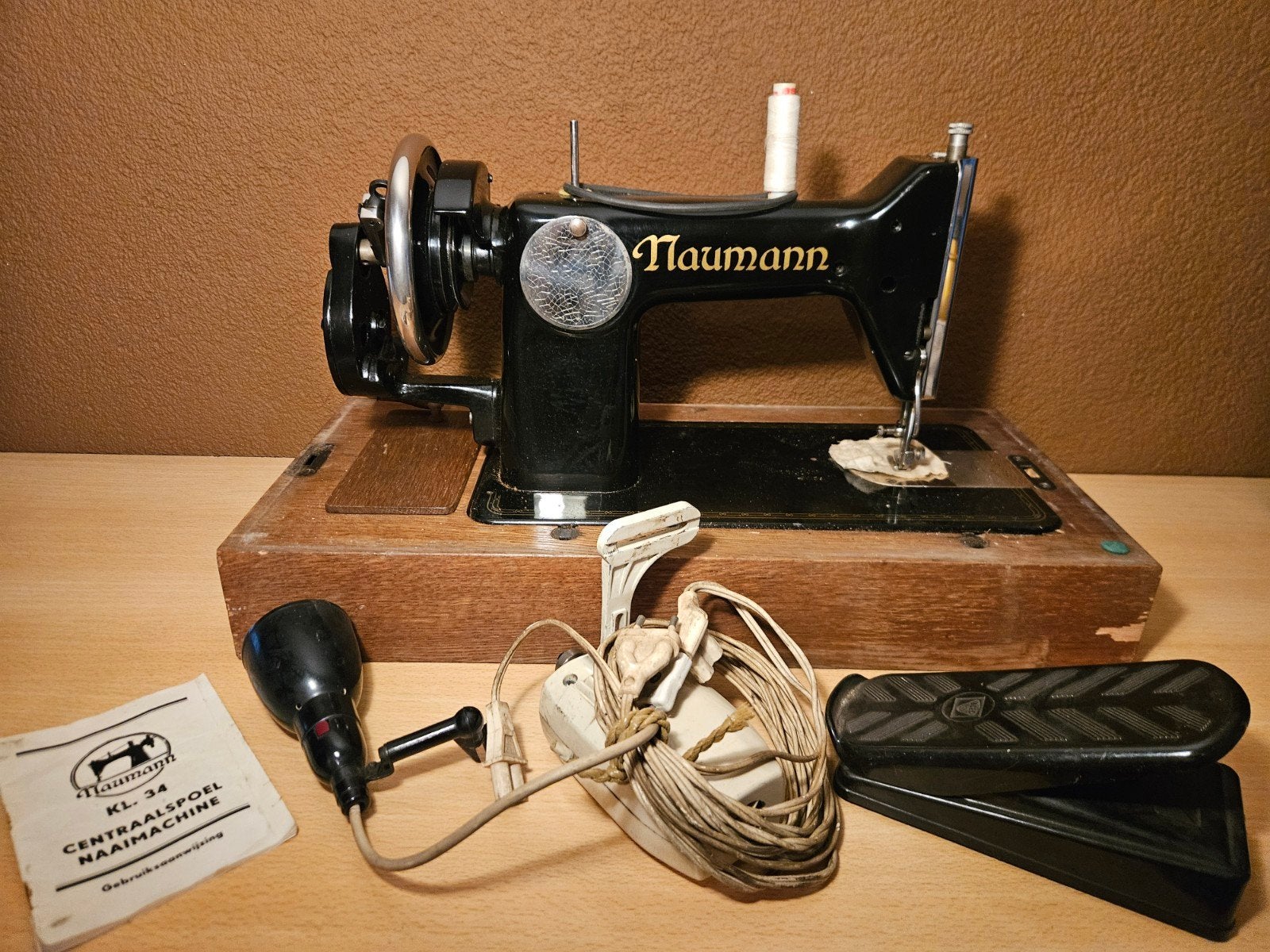 Vintage Naumann Naaimachine KL 34 met accessoires in koffer, Hobby en Vrije tijd, Naaimachines en Toebehoren, Ophalen of Verzenden