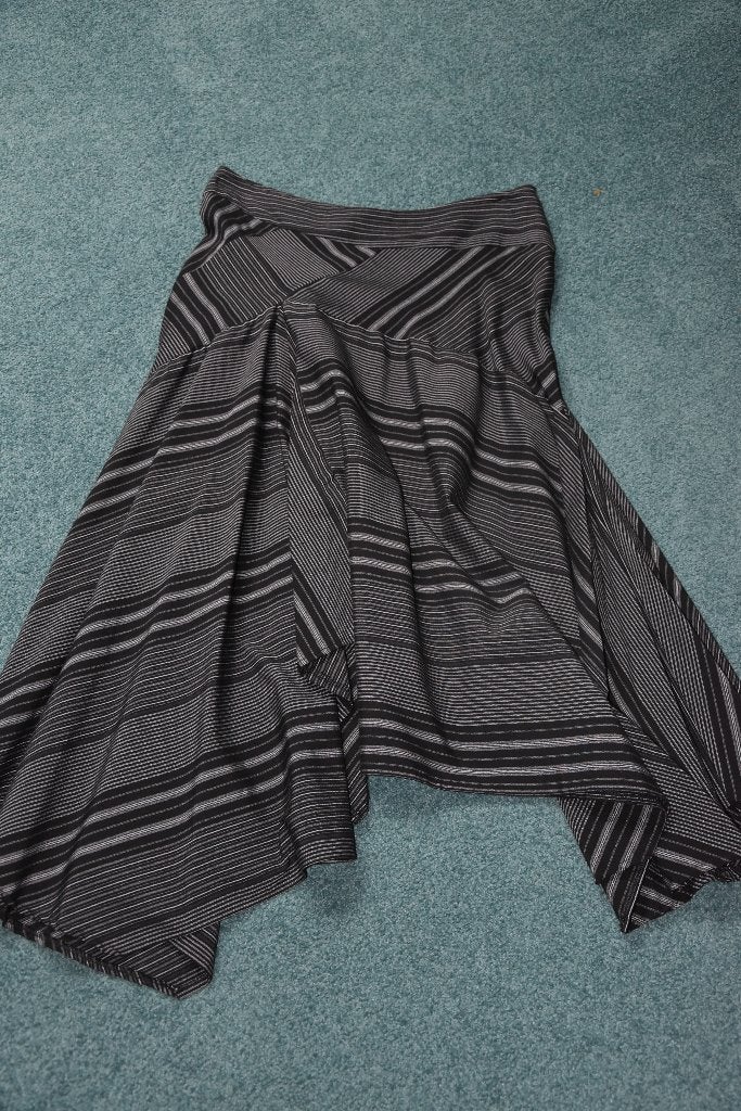 Asymmetrische rok maat M, Maat 38/40 (M), Zwart, Ophalen of Verzenden, Zo goed als nieuw