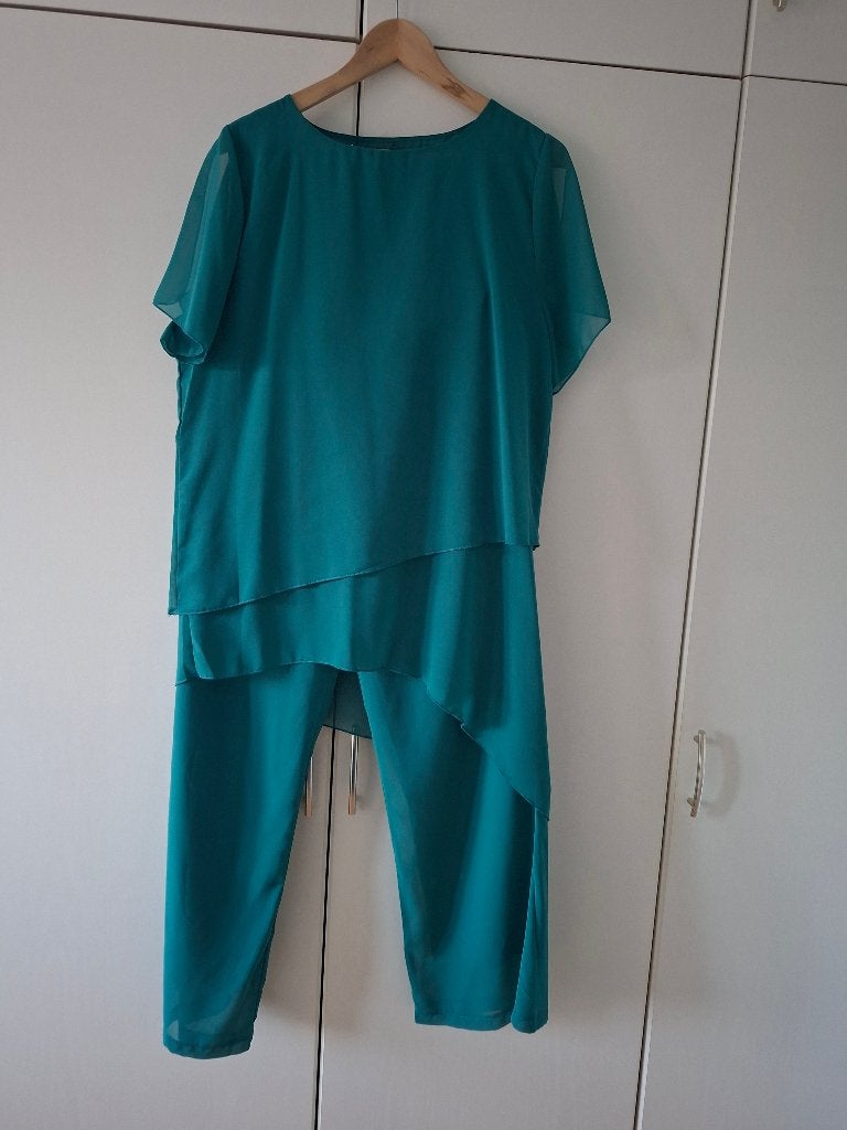 Set (top) met draperende palazzo-broek, Overige kleuren, Maat 42/44 (L), Ophalen of Verzenden, Zo goed als nieuw